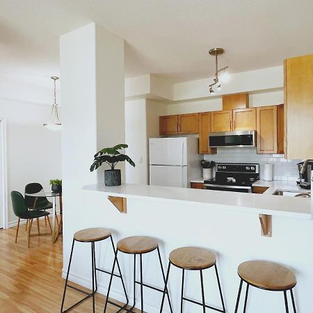 Downtown Waterfront Kelowna Oasis Newly Renovated 2Bed 2Bath Appartement Buitenkant foto