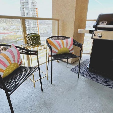 Downtown Waterfront Kelowna Oasis Newly Renovated 2Bed 2Bath Appartement Buitenkant foto