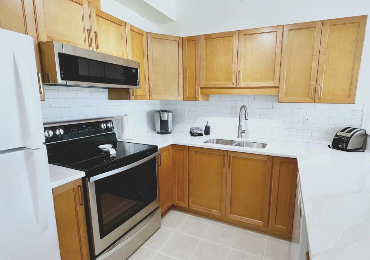 Downtown Waterfront Kelowna Oasis Newly Renovated 2Bed 2Bath Appartement Buitenkant foto