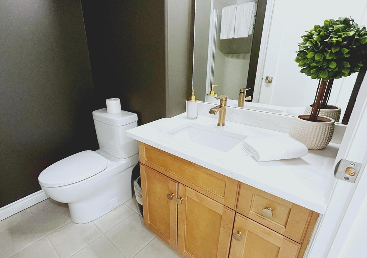 Downtown Waterfront Kelowna Oasis Newly Renovated 2Bed 2Bath Appartement Buitenkant foto